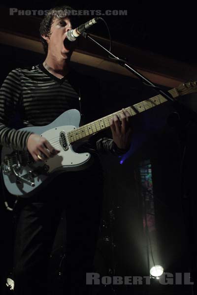 THE RASCALS - 2008-09-05 - PARIS - La Fleche d'Or - Miles Kane